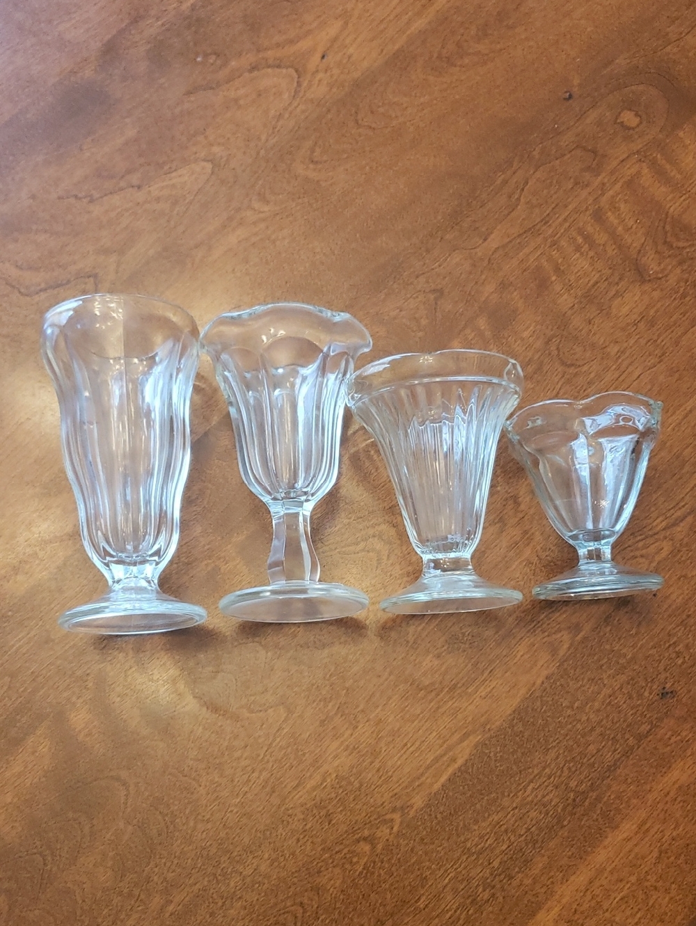 Vintage Assortment of Clear Footed Glass Sundae/Dessert Cups (Set Of 4) - Picture 2 of 10